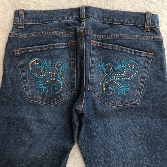 Daisy Fuentes size 2 jeans, boot cut with back pockets embroidered & beaded - Picture 6 of 7